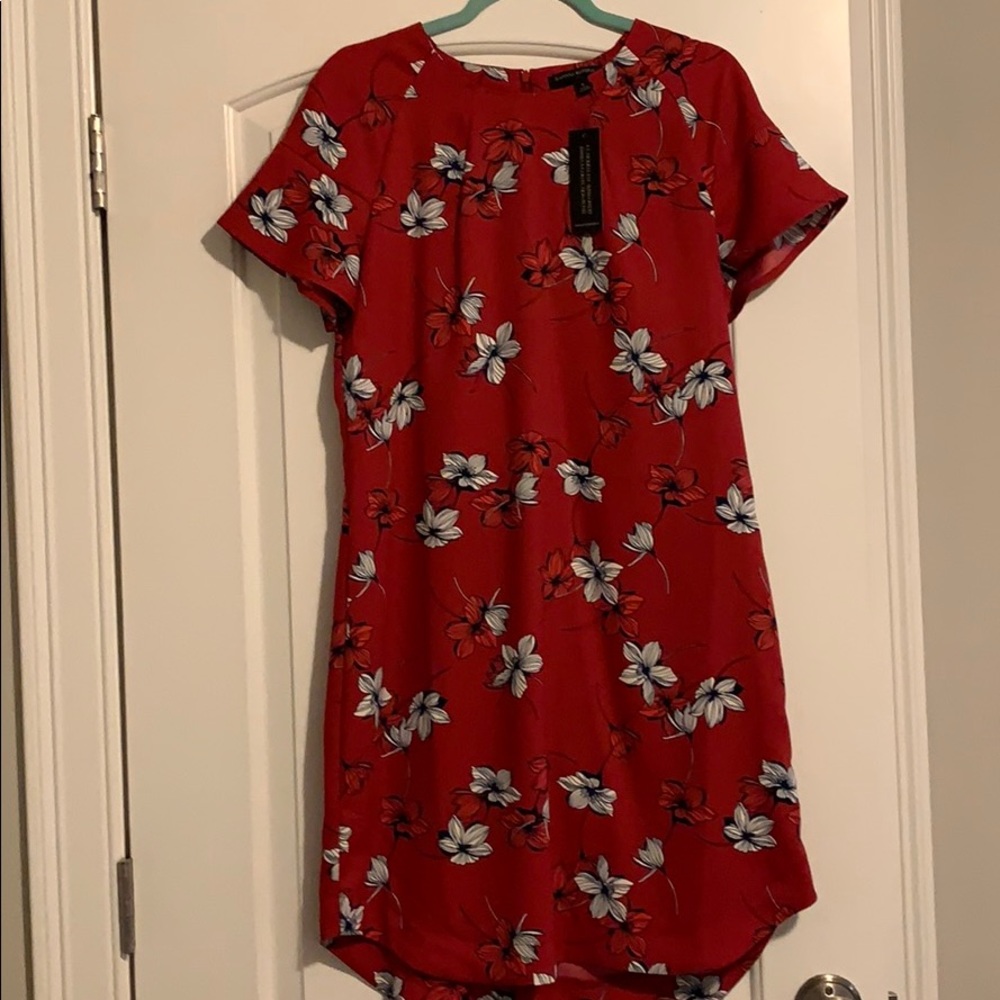 Red Short-sleeve Floral Dress
